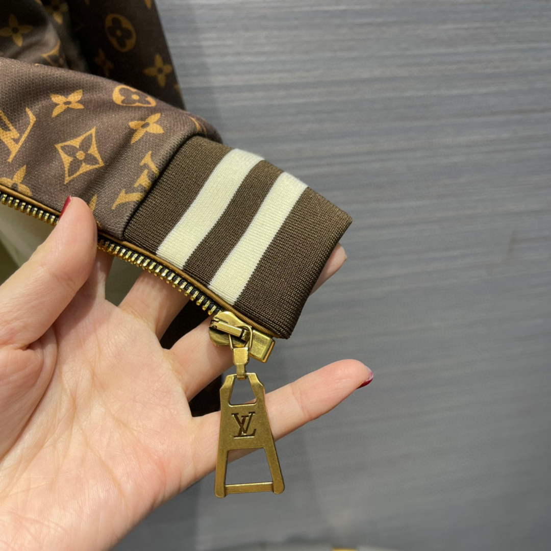 Louis Vuitton LV 1A9UG9 Technical Tracksuit L88038