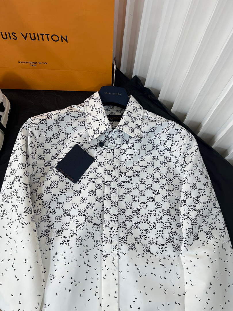Louis Vuitton LV 1AA5EW Damier Spread Long Sleeved Shirt L88040