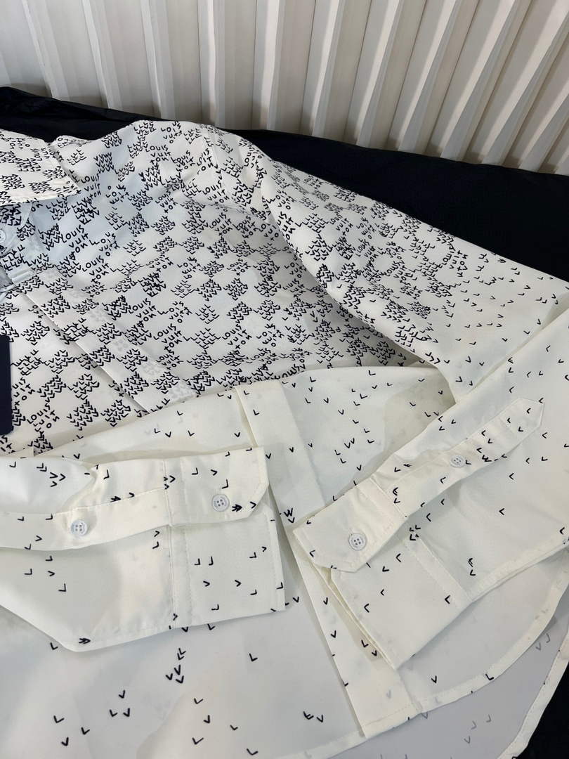 Louis Vuitton LV 1AA5EW Damier Spread Long Sleeved Shirt L88040