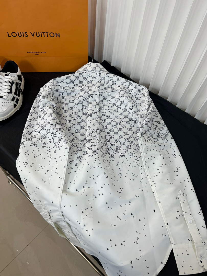 Louis Vuitton LV 1AA5EW Damier Spread Long Sleeved Shirt L88040