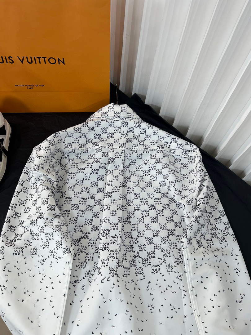 Louis Vuitton LV 1AA5EW Damier Spread Long Sleeved Shirt L88040