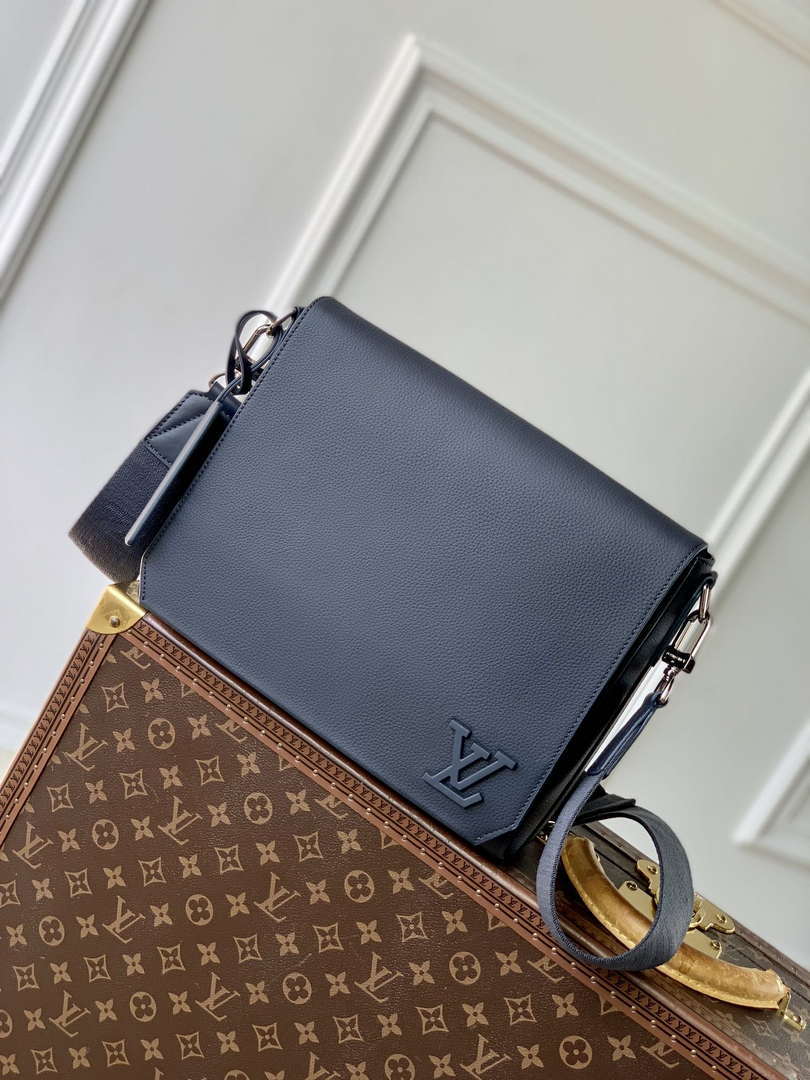 Louis Vuitton LV M11599 Takeoff Messenger MM Navy Blue - Default Title - View 1