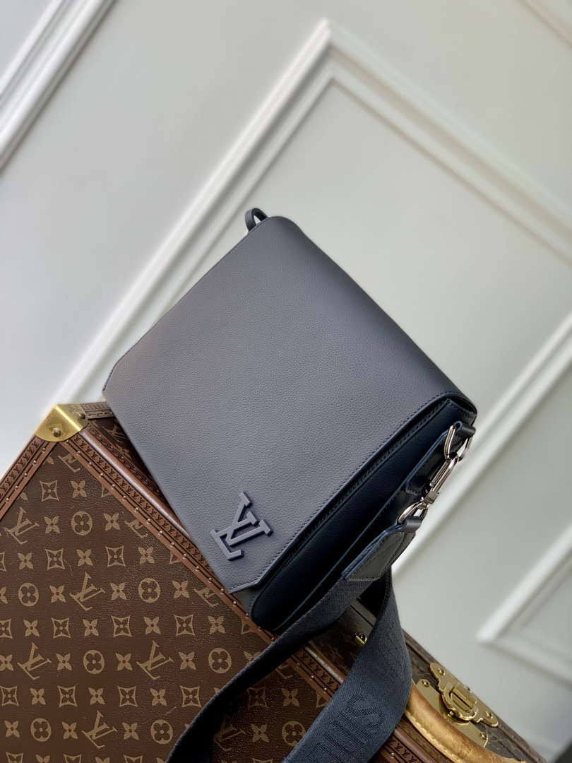 Louis Vuitton LV M11599 Takeoff Messenger MM Navy Blue - Default Title - View 2