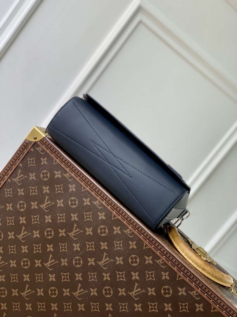 Louis Vuitton LV M11599 Takeoff Messenger MM Navy Blue