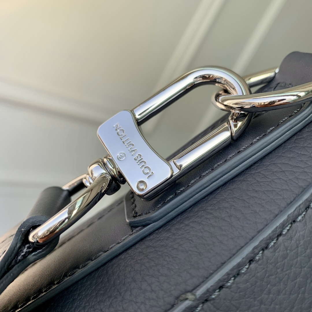Louis Vuitton LV M11599 Takeoff Messenger MM Navy Blue