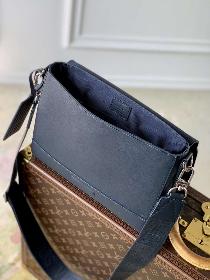 Louis Vuitton LV M11599 Takeoff Messenger MM Navy Blue