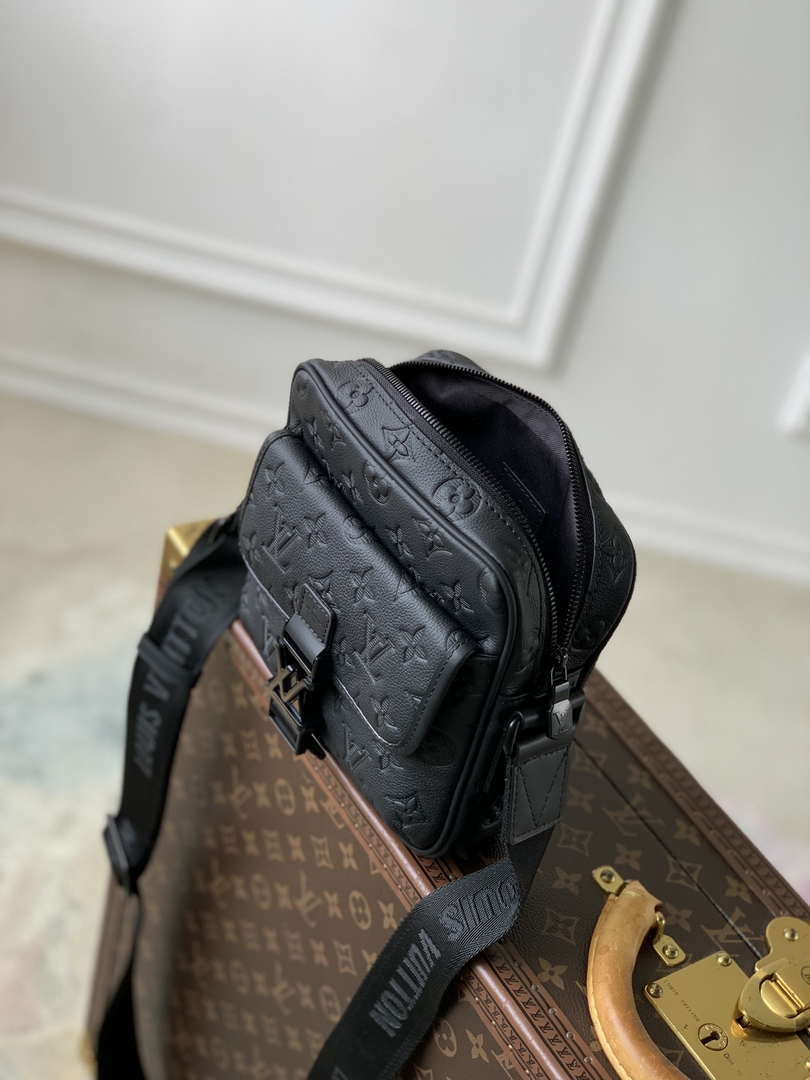 Louis Vuitton LV M12516 TGetaway Messenger Monogram Shadow