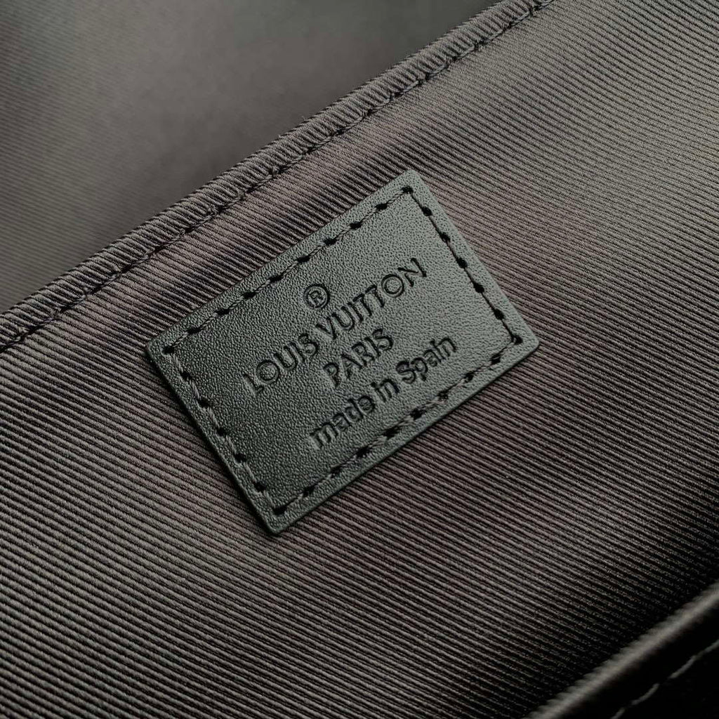 Louis Vuitton LV M12517 Messenger Voyager PM Monogram Eclipse