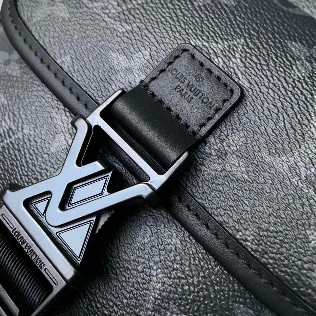Louis Vuitton LV M12518 TGetaway Messenger Monogram Eclipse