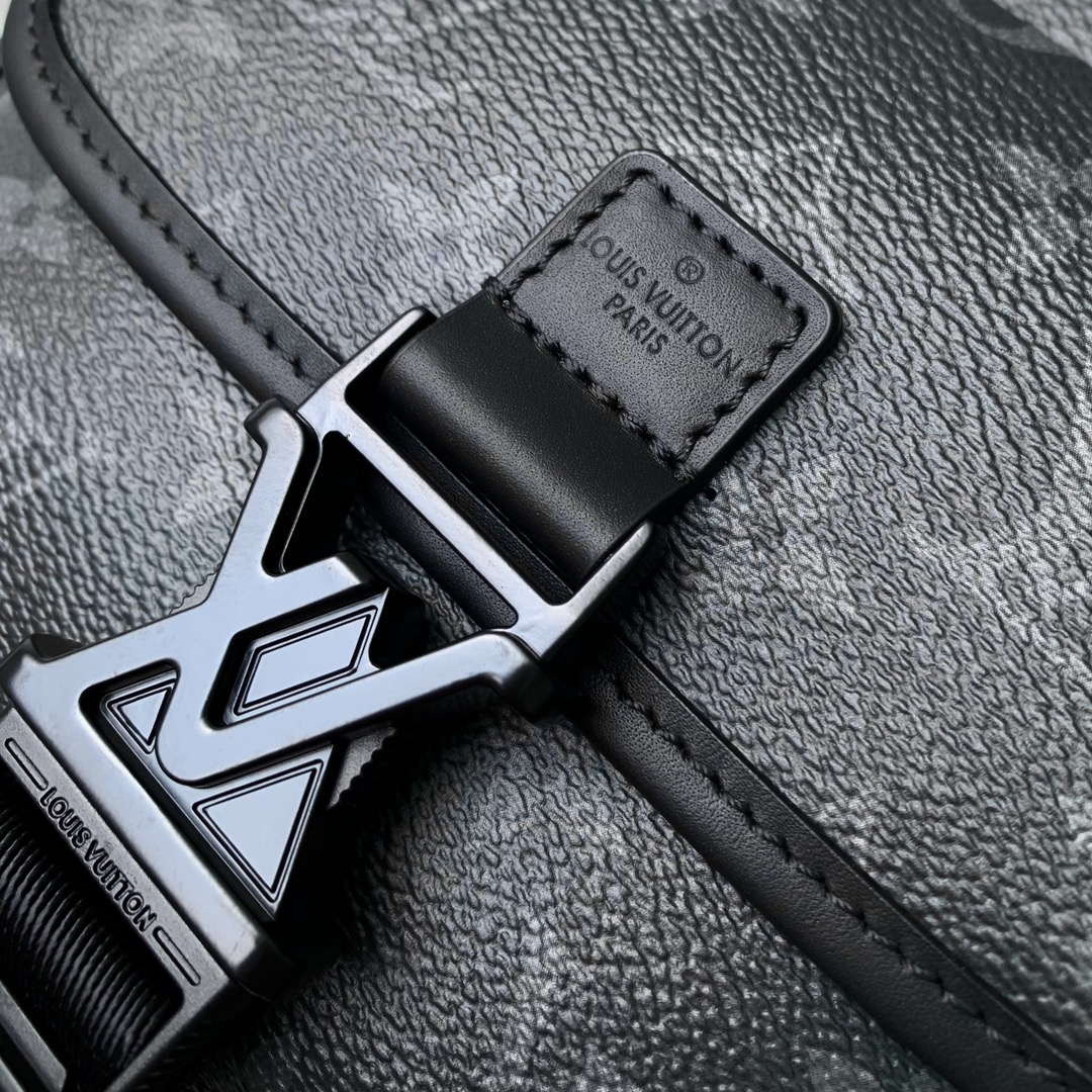 Louis Vuitton LV M12518 TGetaway Messenger Monogram Eclipse