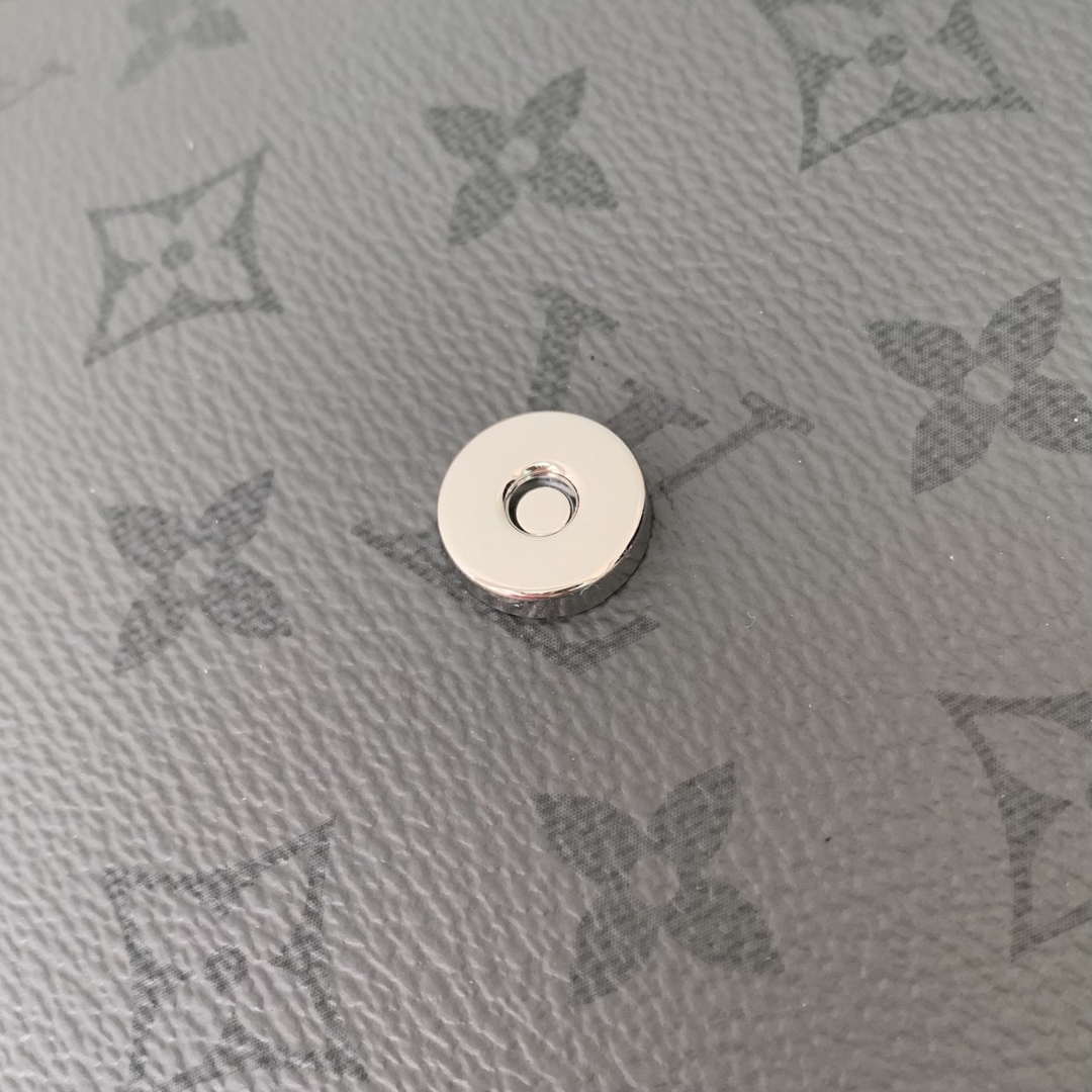 Louis Vuitton LV M12681 Pulse Messenger Monogram Eclipse Canvas - Default Title - View 7