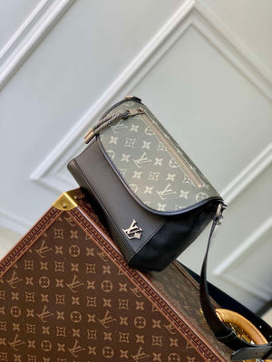 Louis Vuitton LV M12681 Pulse Messenger Monogram Leather Black and Green - Default Title - View 2