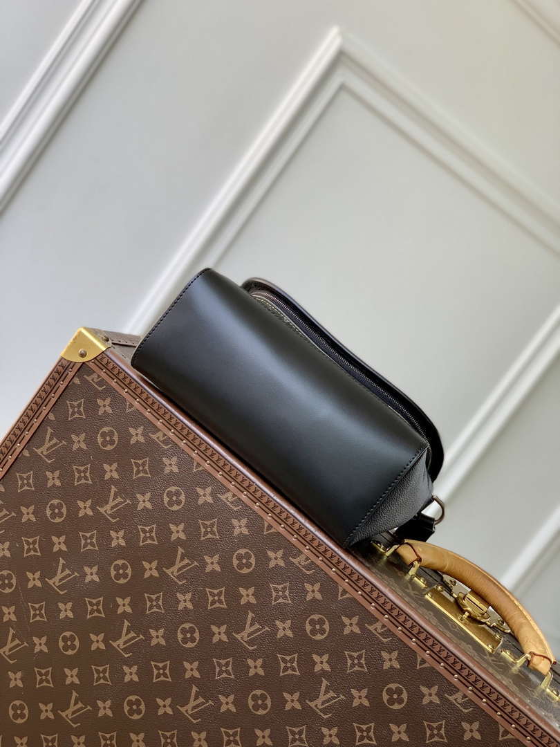 Louis Vuitton LV M12681 Pulse Messenger Monogram Leather Black and Green
