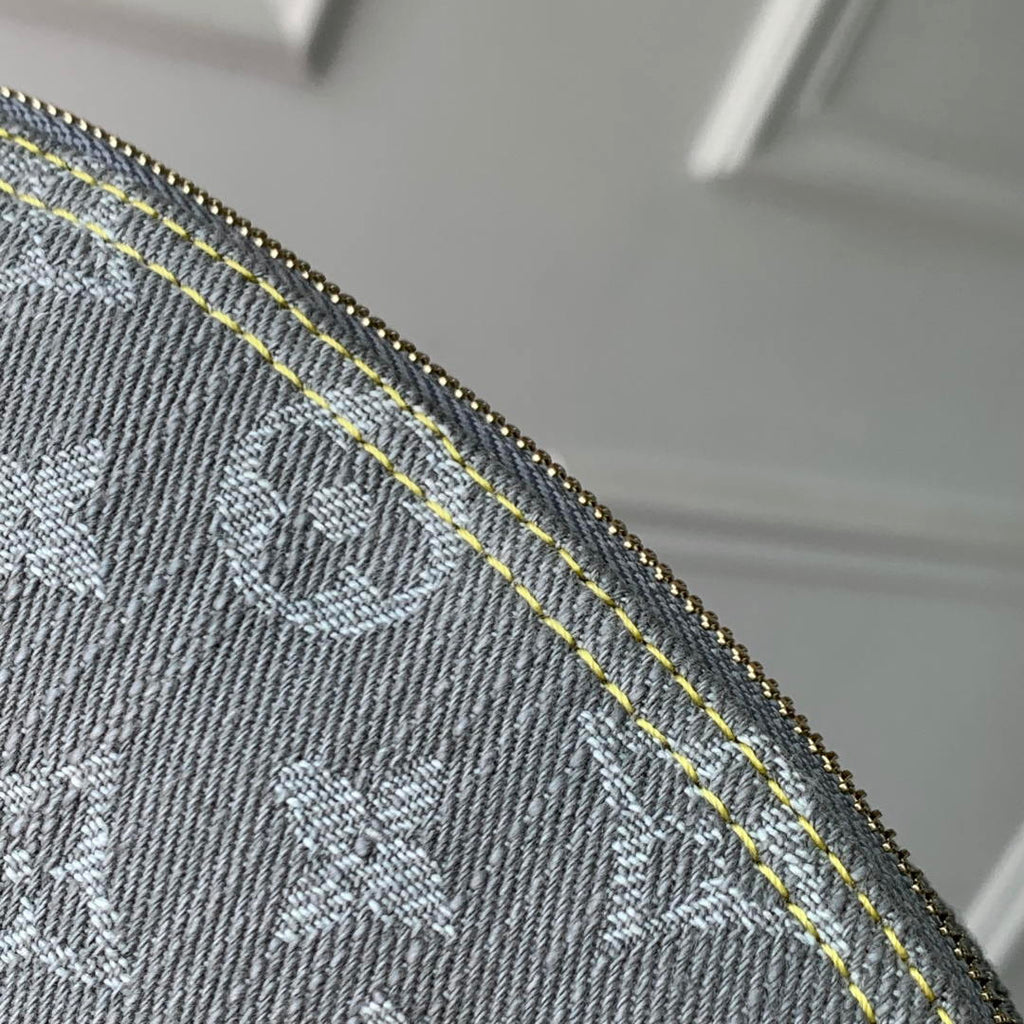 Louis Vuitton LV M13751  Pochette Cosmétique PM Other Monogram Canvas Gray
