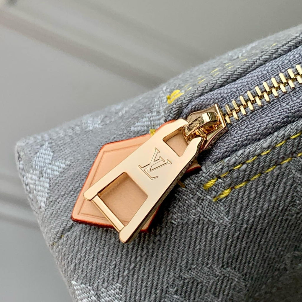 Louis Vuitton LV M13751  Pochette Cosmétique PM Other Monogram Canvas Gray