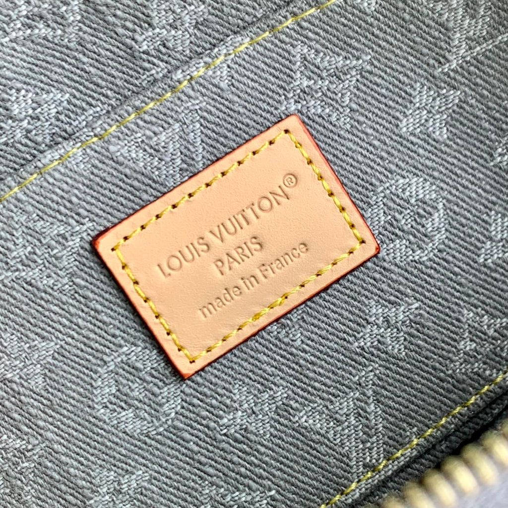 Louis Vuitton LV M13751  Pochette Cosmétique PM Other Monogram Canvas Gray