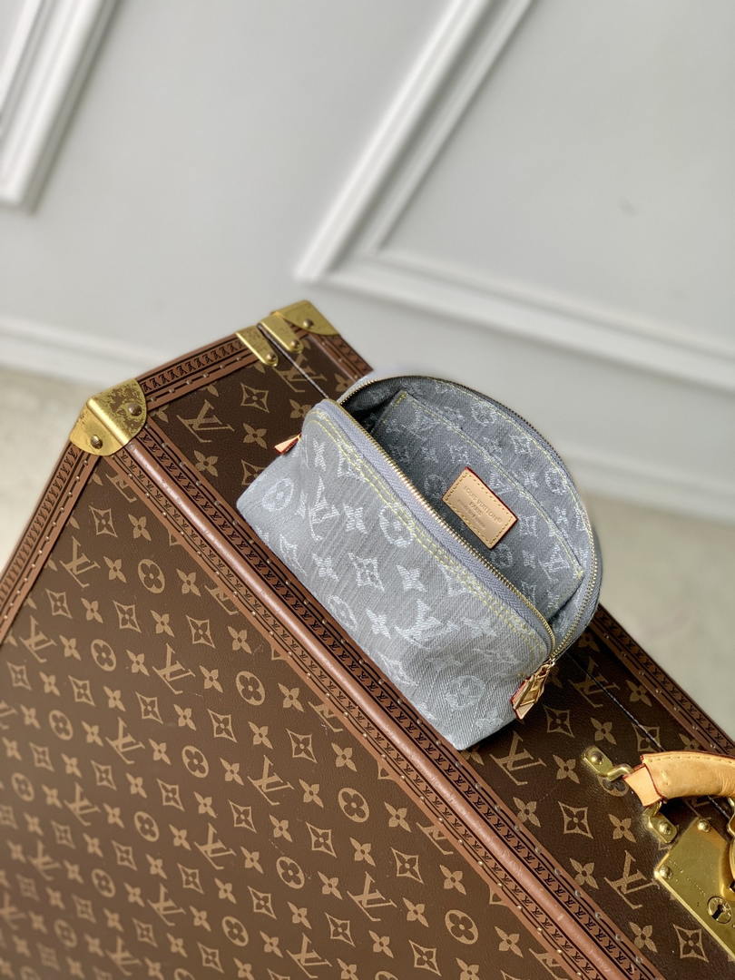 Louis Vuitton LV M13751  Pochette Cosmétique PM Other Monogram Canvas Gray