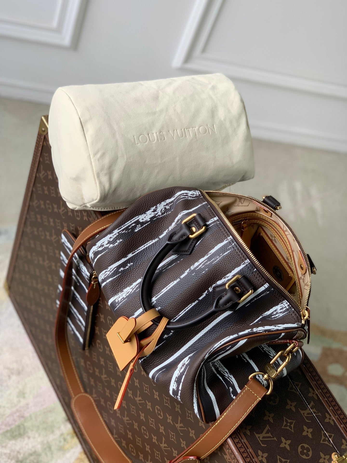Louis Vuitton LV M13904 Speedy P9 Bandoulière 30 Bag White stripes - Default Title - View 9