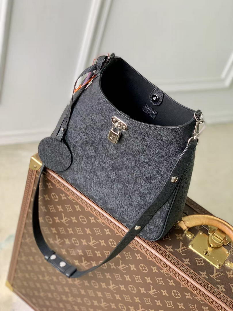 Louis Vuitton LV M14618 All Around MM Bag Black