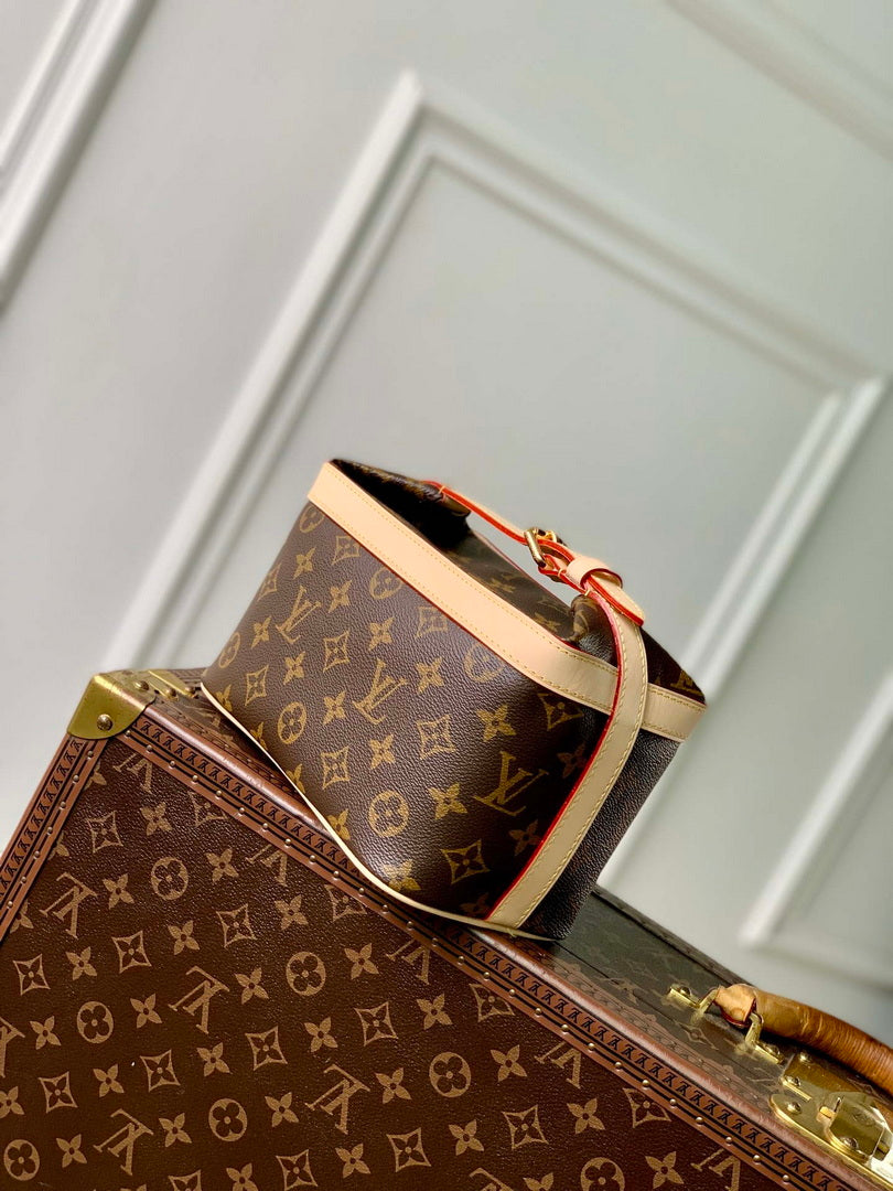 Louis Vuitton LV M15350 Cruiser Toiletry Bag