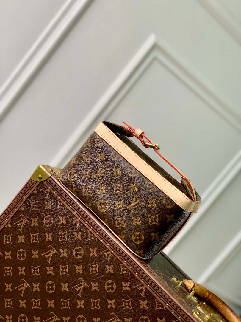 Louis Vuitton LV M15350 Cruiser Toiletry Bag