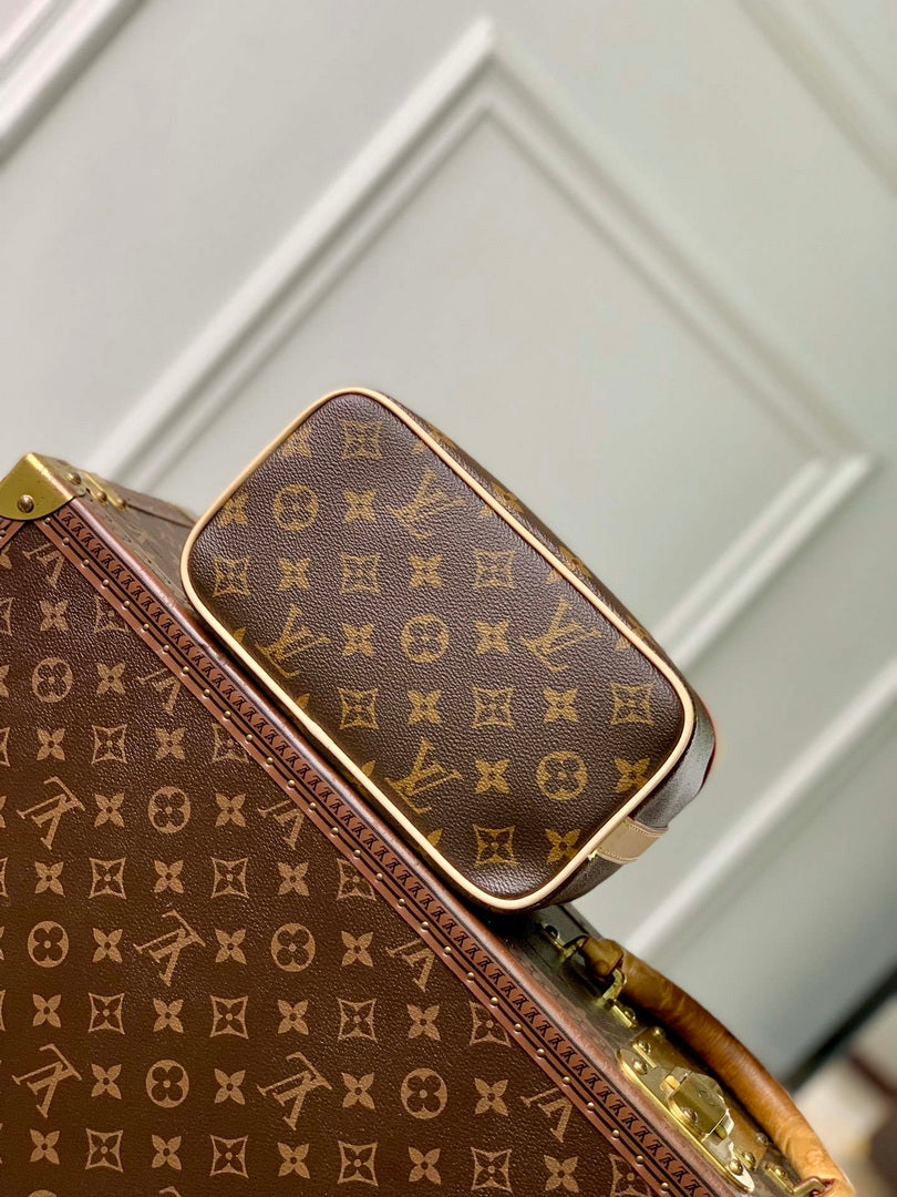 Louis Vuitton LV M15350 Cruiser Toiletry Bag