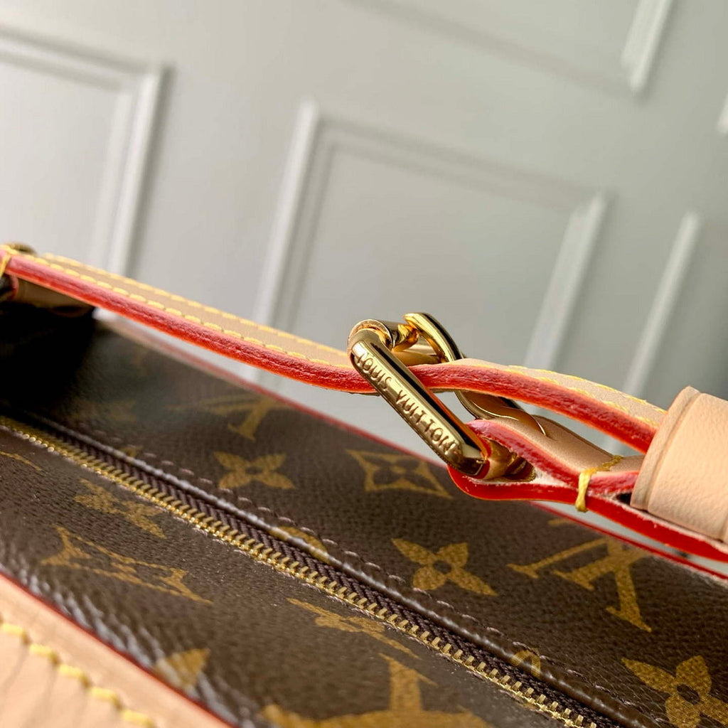 Louis Vuitton LV M15350 Cruiser Toiletry Bag