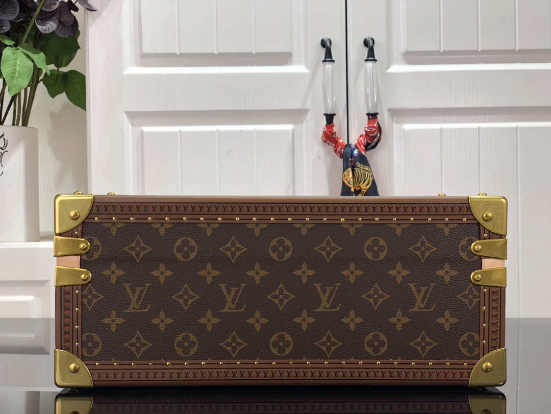 Louis Vuitton LV M20209 Coffret Accessoires Monogram Beige