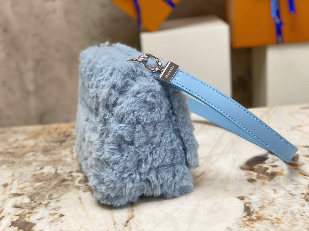 Louis Vuitton LV M21040 Twist MM Handbag Jean Blue - Default Title - View 4