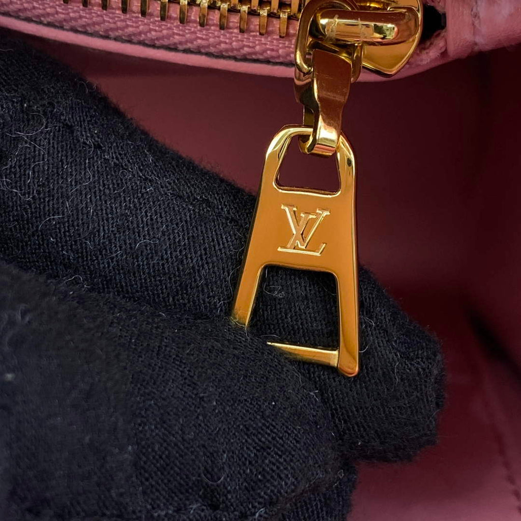 Louis Vuitton LV M21320 Twist MM Handbag Pink