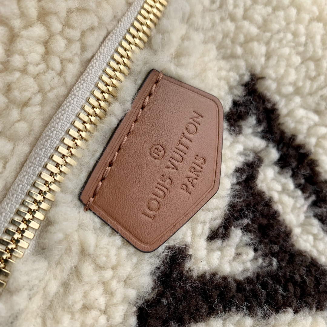 Louis Vuitton LV M23715 Bumbag Cream/Brown - Default Title - View 7