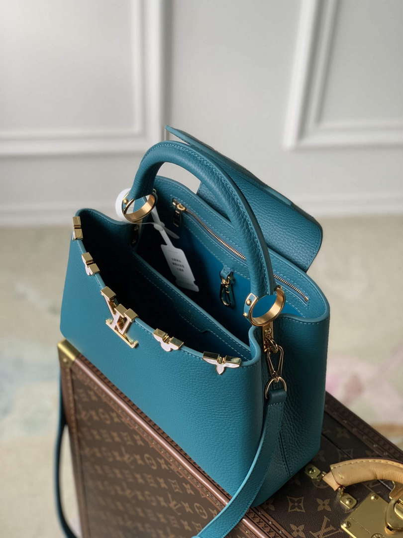 Louis Vuitton LV M23766 Capucines MM Handbag Green