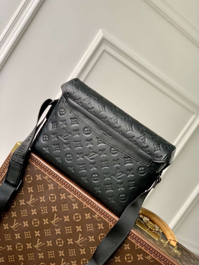 Louis Vuitton LV M25121 Messenger Voyager PM Monogram Shadow