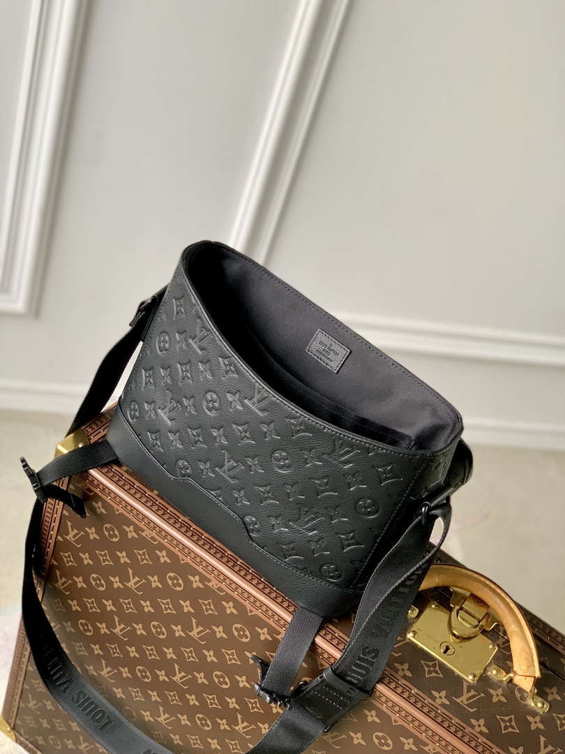 Louis Vuitton LV M25121 Messenger Voyager PM Monogram Shadow