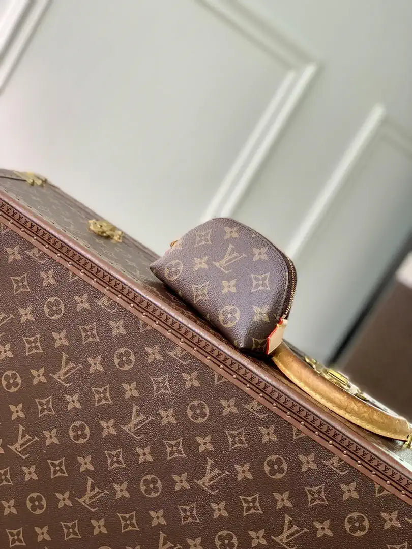 Louis Vuitton LV M25653 Cosmetic Purse Monogram