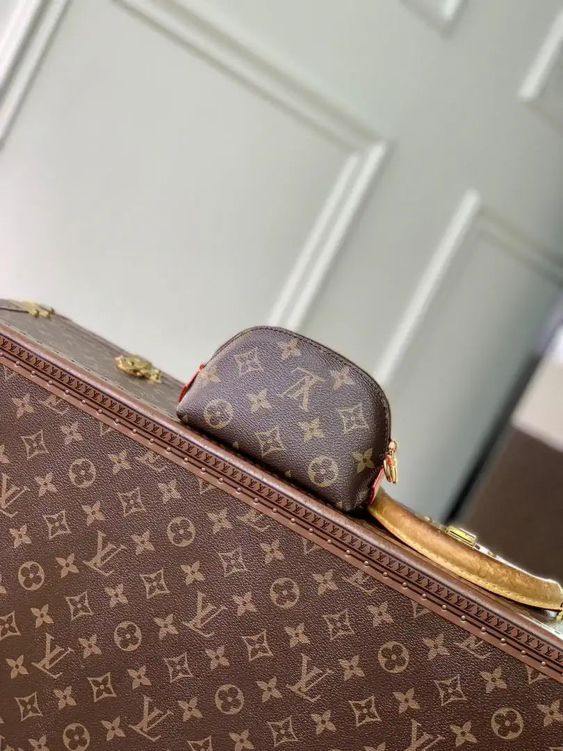 Louis Vuitton LV M25653 Cosmetic Purse Monogram
