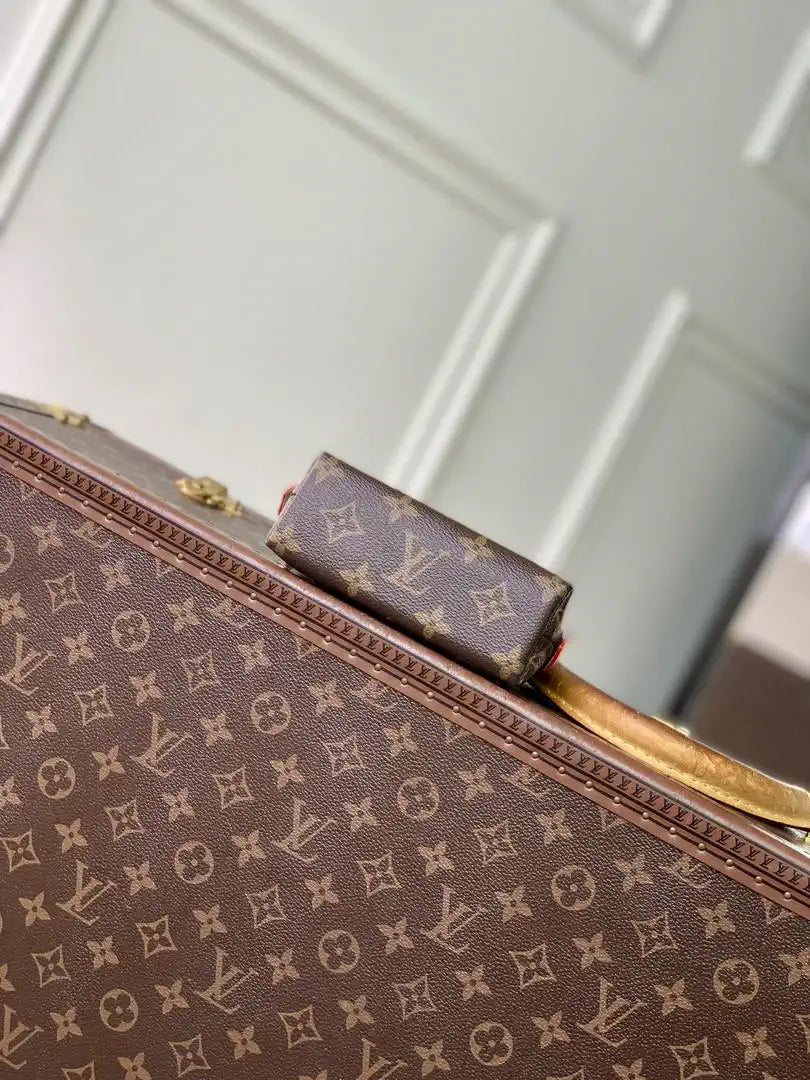 Louis Vuitton LV M25653 Cosmetic Purse Monogram