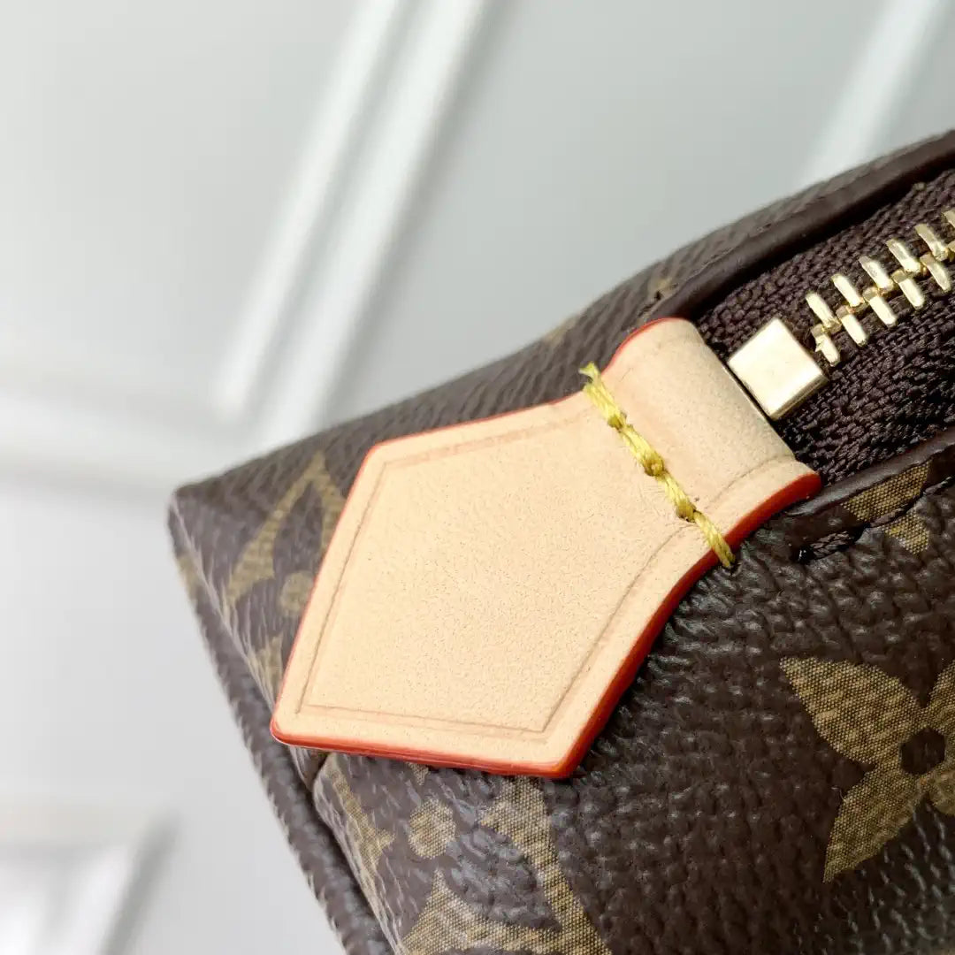Louis Vuitton LV M25653 Cosmetic Purse Monogram