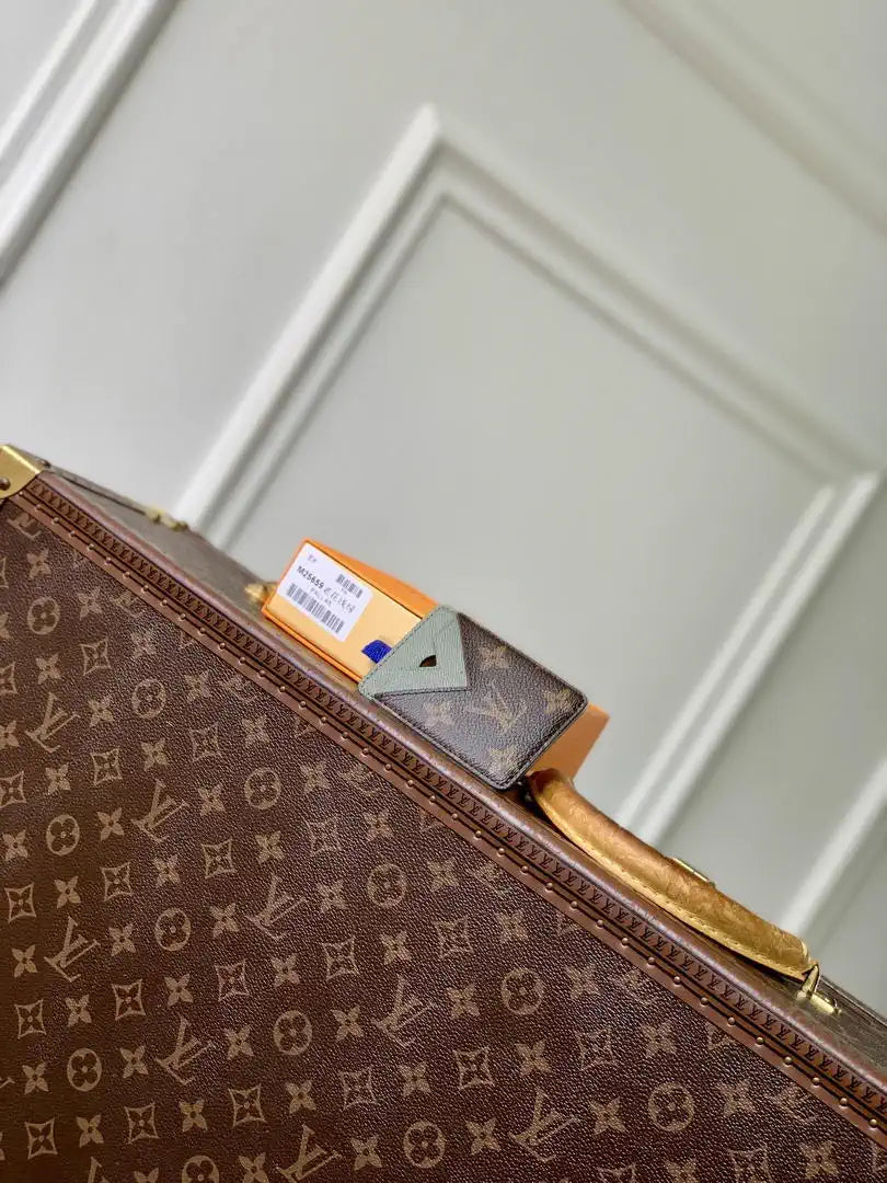 Louis Vuitton LV M25659 Magnetic Card Holder Borneo Green