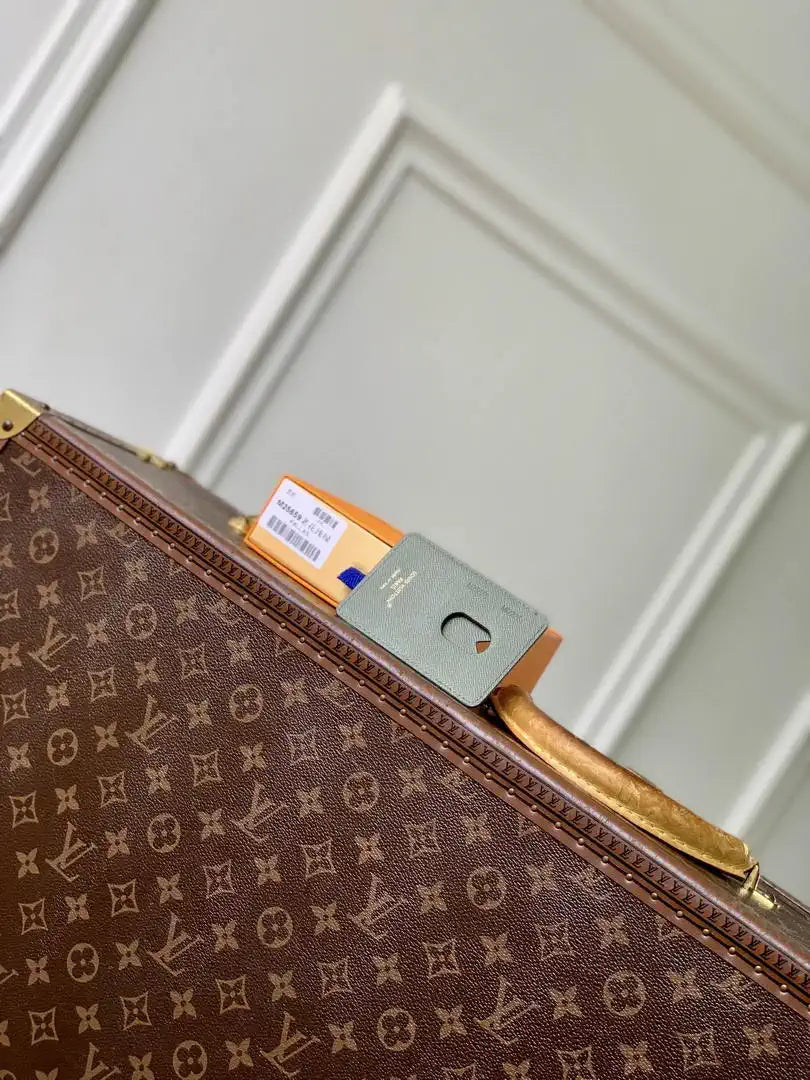Louis Vuitton LV M25659 Magnetic Card Holder Borneo Green