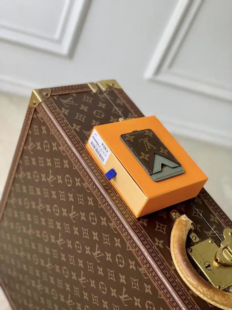 Louis Vuitton LV M25659 Magnetic Card Holder Borneo Green