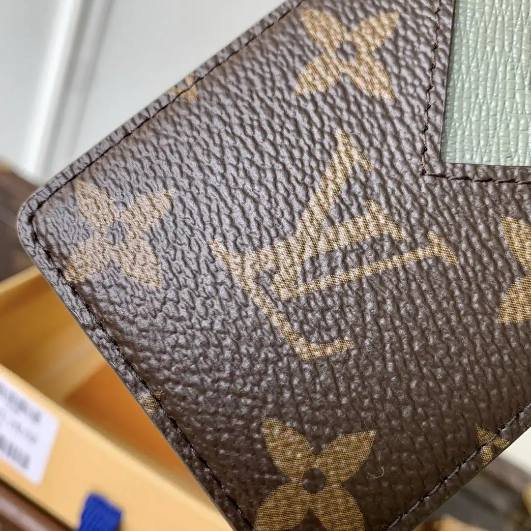 Louis Vuitton LV M25659 Magnetic Card Holder Borneo Green