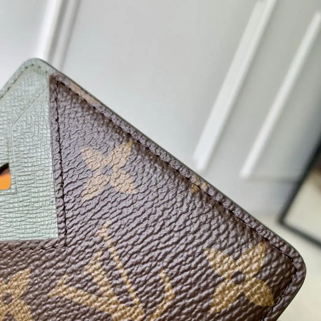 Louis Vuitton LV M25659 Magnetic Card Holder Borneo Green