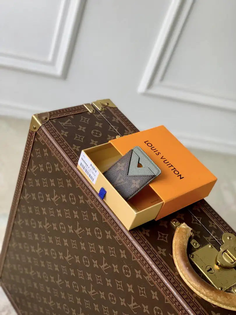 Louis Vuitton LV M25659 Magnetic Card Holder Borneo Green