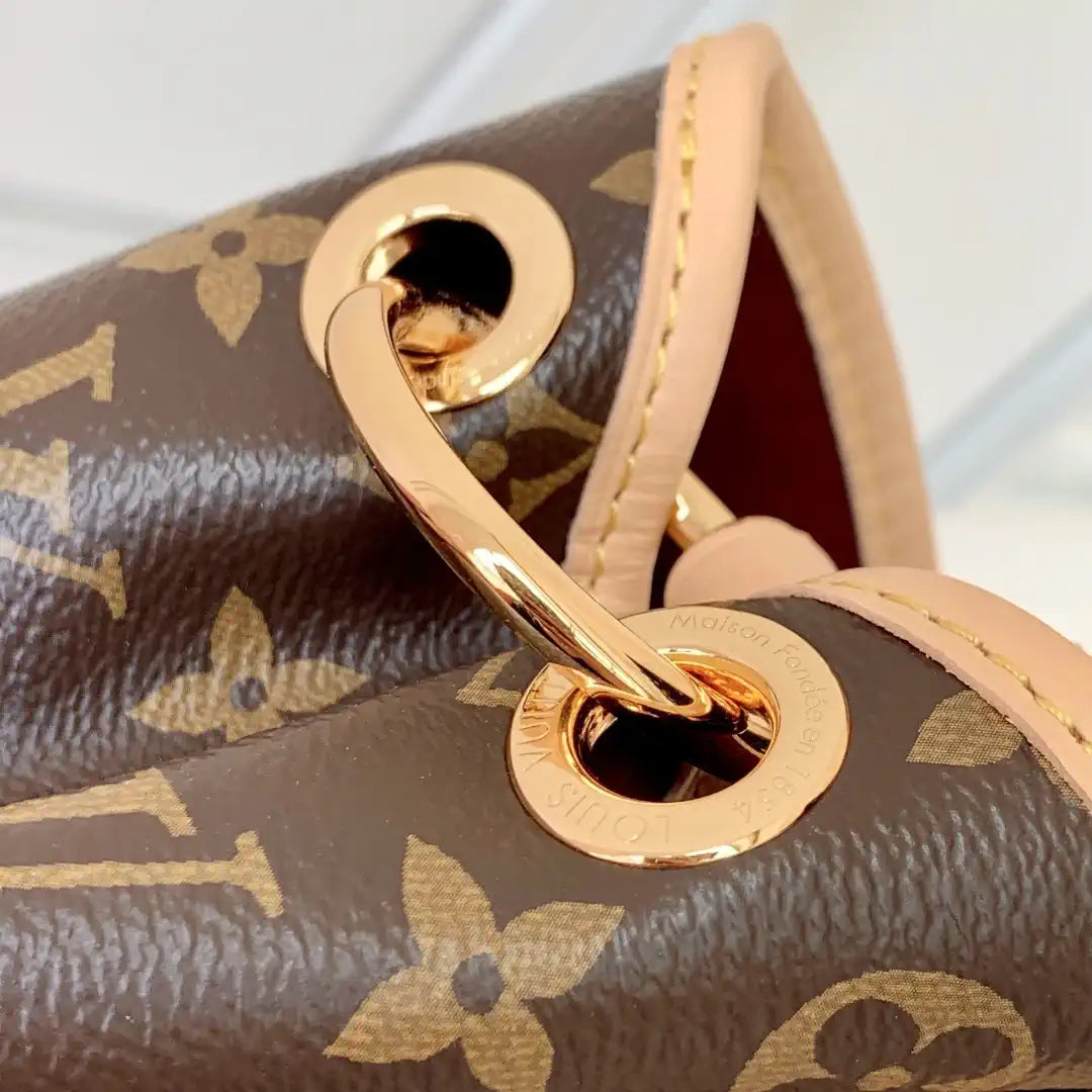 Louis Vuitton LV M25877 Again Artsy Bag Monogram