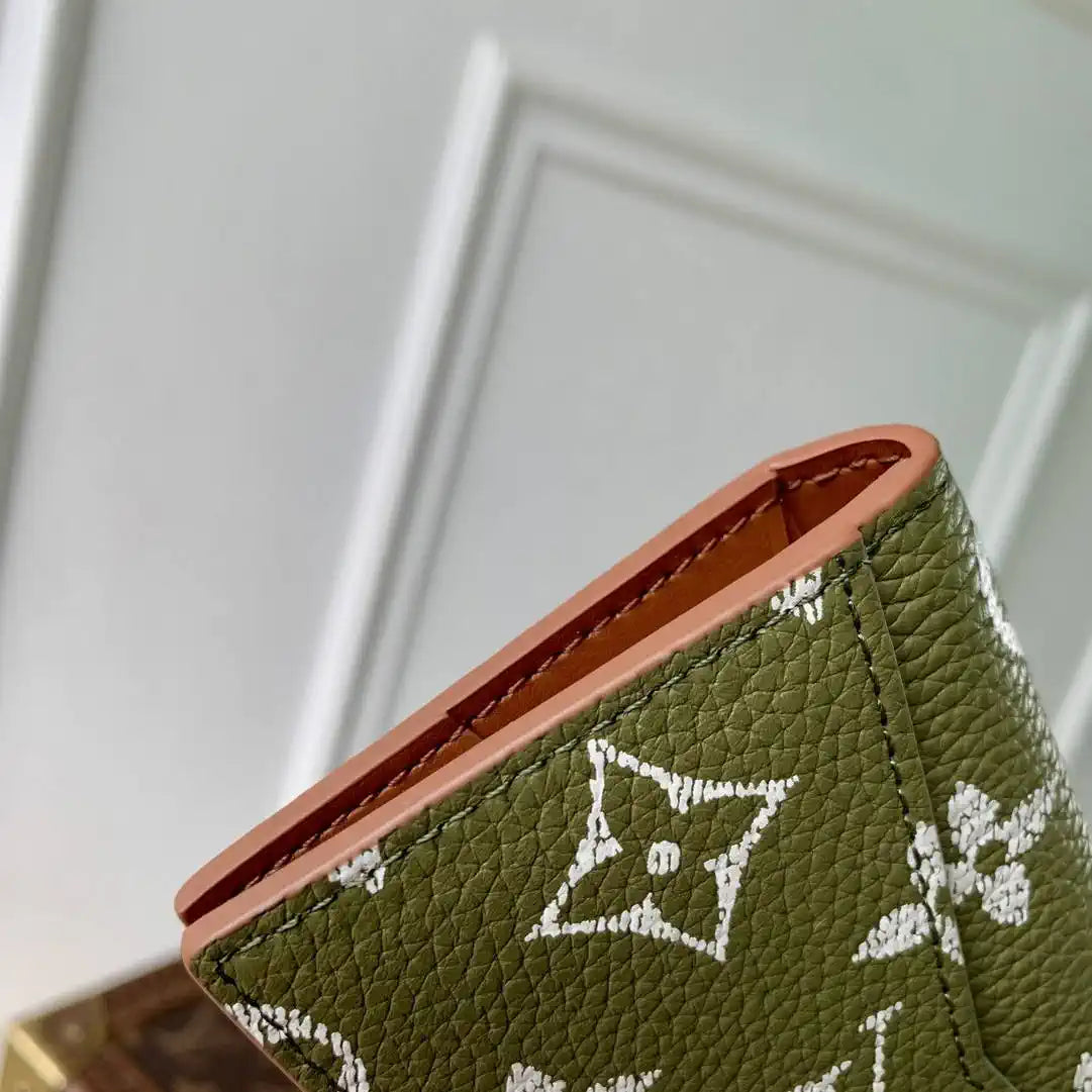 Louis Vuitton LV M26072 Pocket Organizer Green