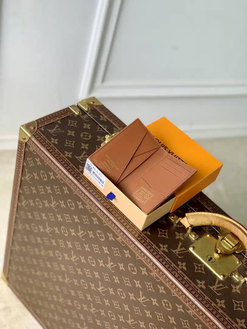 Louis Vuitton LV M26072 Pocket Organizer Green