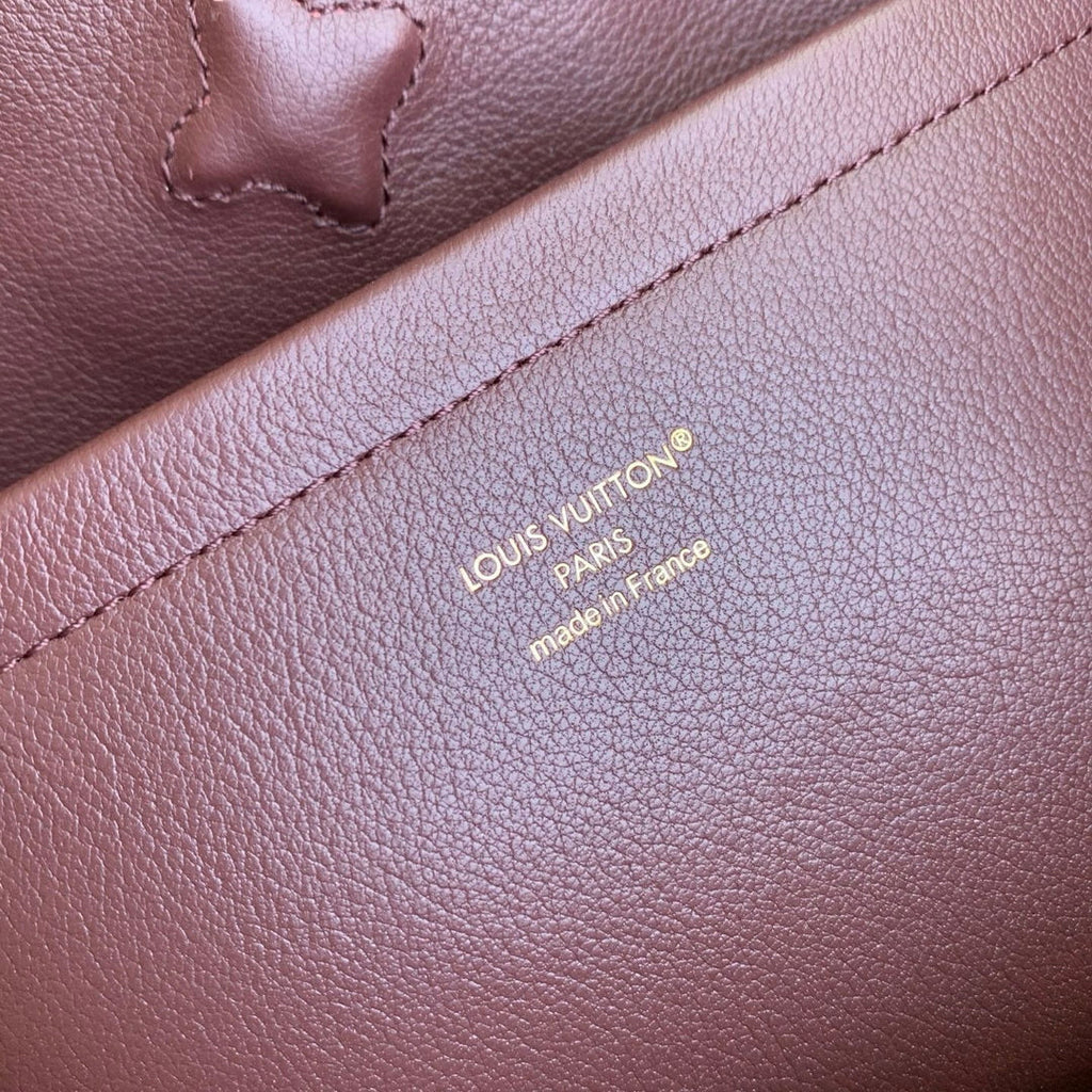 Louis Vuitton LV M26259 Capucines GM Bag Claret
