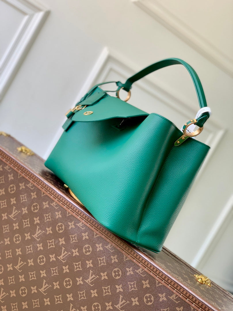 Louis Vuitton LV M26259 Capucines GM Bag Dark green