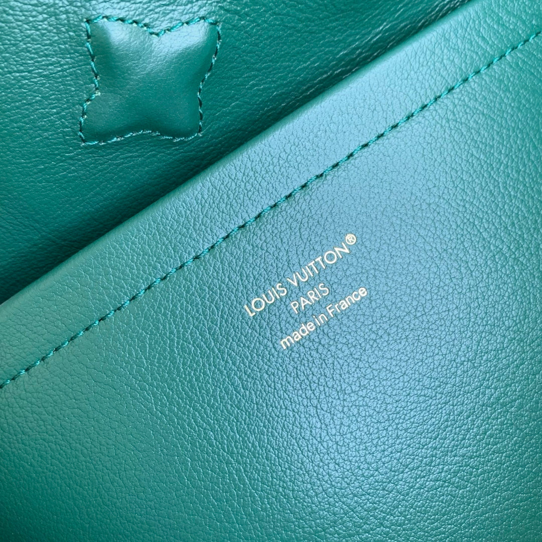Louis Vuitton LV M26259 Capucines GM Bag Dark green